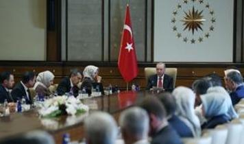 Cumhurbaşkanı Erdoğan Kahramanmaraş faciasında hayatını kaybedenlerin aileleriyle buluştu