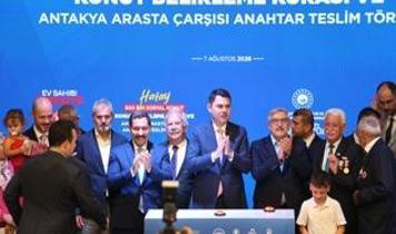 "Ahbap" ve "çavuşlara" asrın kapağı: Hatay'da hem kura çekildi hem dev teslimat yapıldı