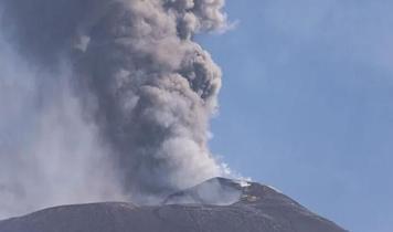 Etna Yanardağı'nın patlamasıyla oluşan kül bulutu uçuşları aksattı
