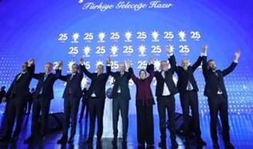 Rozetlerini Cumhurbaşkanı Erdoğan taktı: 3 milletvekili, 7 belediye başkanı AK Parti'ye katıldı