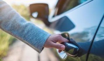 Kapıyı sert kapatınca otomobilde neler oluyor?