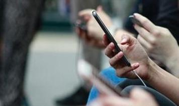 Fransa'dan radikal karar! Liselerde cep telefonu yasaklandı