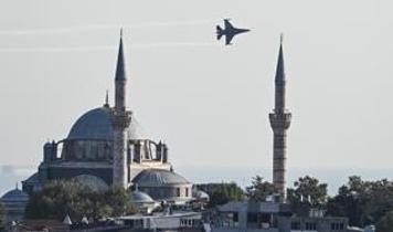 30 Ağustos coşkusu gökyüzünde... SOLOTÜRK İstanbul semalarında nefes kesti