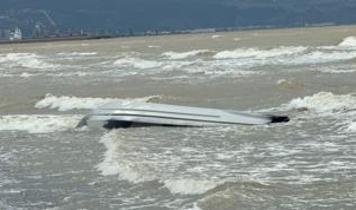 Samsun'da sahile vurmuş insansız deniz aracı bulundu