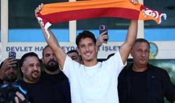 Milli futbolcu Deniz Gül, Galatasaray için İstanbul'a geldi