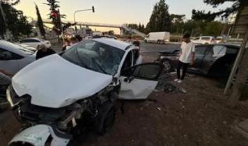 Tekirdağ'da iki otomobil çarpıştı, 6 kişi yaralandı