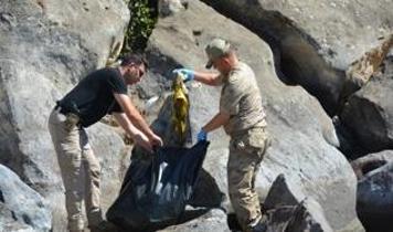 100 kişi 4 ton çöp topladı! Van Gölü'nde detaylı temizlik