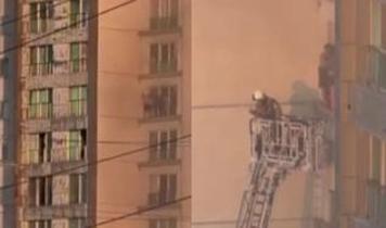 Esenyurt'taki yangında yürekler ağza geldi! Baba-oğulun mücadelesi kameraya böyle yansıdı