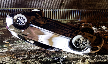 Ümraniyede şarampole devrilen otomobilin sürücüsü hayatını kaybetti