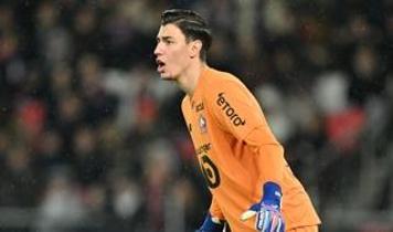 Berke Özer'den 9 kurtarışlık dev performans!