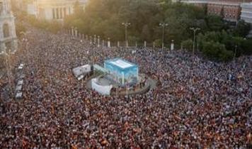 İspanya'da Ceuta göçmen krizi büyüyor! Binlerce kişi hükümeti protesto etti
