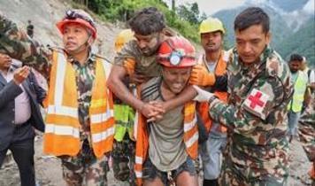 Nepal'de umutlandıran gelişme! Sel felaketinden günler sonra iki işçi kurtarıldı