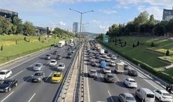 İstanbul'da uyum haftası ve ilk iş gününde trafik yoğunluğu