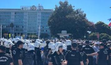İBB çalışanları isyan bayrağını çekti: "Şantaj yapıyorlar" diyerek süresiz eylem başlattılar