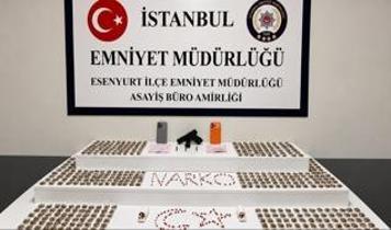 Esenyurt'ta narkotik baskını: Park halindeki araçtan kilolarca zehir çıktı