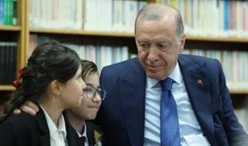 Cumhurbaşkanı Erdoğan ilk zilde öğretmen ve öğrencilerle buluştu: "Fikrimin İnce Gülü" ve "Gençliğe Hitabe" seslendirildi