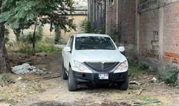 Osmangazi'de park halindeki araca kendini kilitleyen kadın polisi zor anlar yaşattı