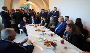 New York'ta Türk çayı keyfi: Cumhurbaşkanı Erdoğan'dan vatandaşlara samimi sürpriz