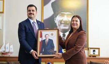 AK Partili İnan'dan Özel'e Foça ayarı: Daha dün kefildiniz, şimdi ne oldu