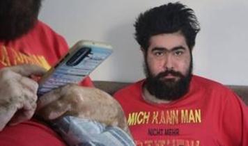 Tedaviyi reddeden telefon bağımlısı Barış, sanal dünyadaki yaşamına geri döndü