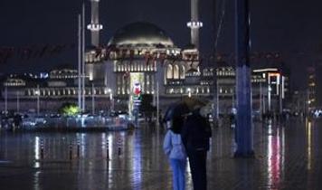 İstanbul'da sağanak yağış etkili oldu