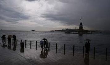İstanbul'da sağanak ne kadar sürecek? Valilik açıklaması uyarıyla beraber geldi
