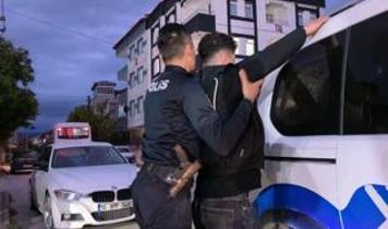 Ehliyet sınavında düzenekle yakalandı, gözaltına alındı
