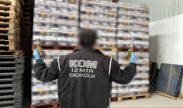 İzmir'de yılın en büyük kaçak içki operasyonu: 3 milyon 800 bin liralık kaçak içki ele geçirildi