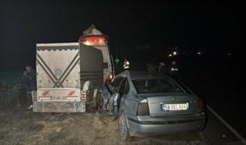 Sivas'ta minibüsle otomobilin çarpıştığı kazada 2 kişi yaralandı