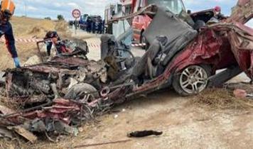 Uşak'ta kamyon ile otomobil çarpıştı: 3 ölü, 1 yaralı