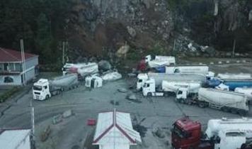 Artvin Hopa'da kaya parçalarının tır parkına düşmesi sonucu 1 kişi öldü