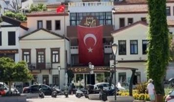 Delilleri sobaya atıp yakmaya çalışmışlardı! Çeşme'deki yolsuzluk ağında adliye safhası
