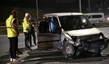 Başakşehir'de bariyerlere çarpan araç sürücüsü hayatını kaybetti
