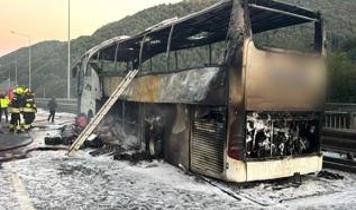 Anadolu Otoyolu'nda seyir halindeki yolcu otobüsünde yangın paniği