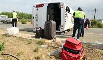 Antalya'da midibüs kazası: 1'i ağır 17 yaralı