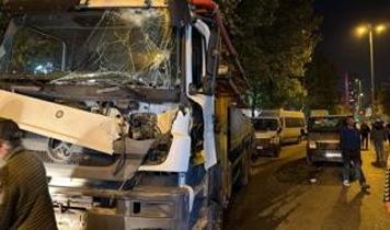 Avcılar'da freni boşalan beton pompası 7 araca çarptı