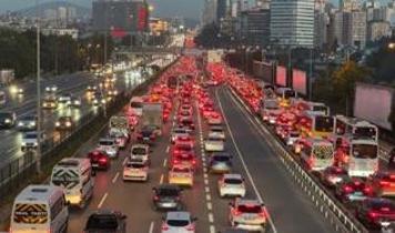 İstanbul adeta durdu! Yoğunluk zirveyi gördü