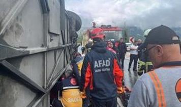 Isparta-Antalya yolunda otobüs devrildi: 1 ölü, 8 yaralı!