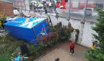 İstanbul'da feci kaza! TIR karşı şeride daldı, yaralılar var