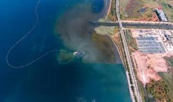 İzmit Körfezi'nden 2,4 milyon metreküp çamur çıkarıldı