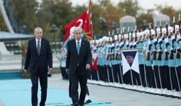 Cumhurbaşkanı Erdoğan, Kazakistan Cumhurbaşkanı Tokayev'i resmi törenle karşıladı