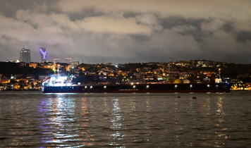 İstanbul Boğazı'nda gemi trafiği geçici olarak askıya alındı