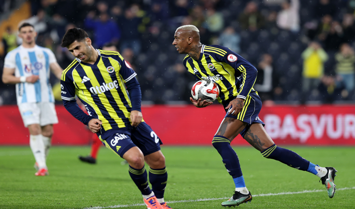Talisca'nın gecesi! Dört gollü maçta kazanan Fenerbahçe