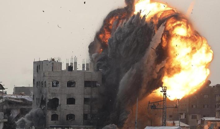 Katil İsrail, ateşkese rağmen Gazze'ye hava ve topçu saldırıları düzenledi