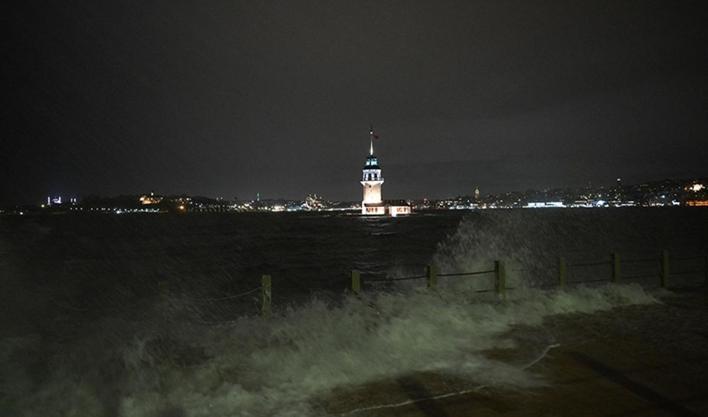 İstanbul'da rüzgar sert esecek: Valilik o saatlere dikkati çekti