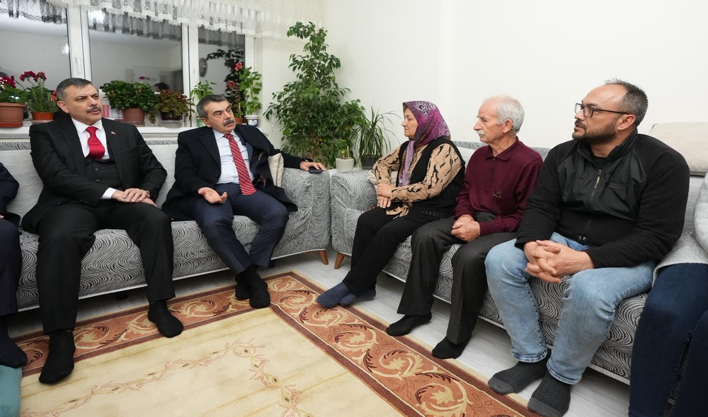 Bakan Tekin ve Çiftçi'den, öldürülen öğretmenin Konya'daki ailesine taziye ziyareti