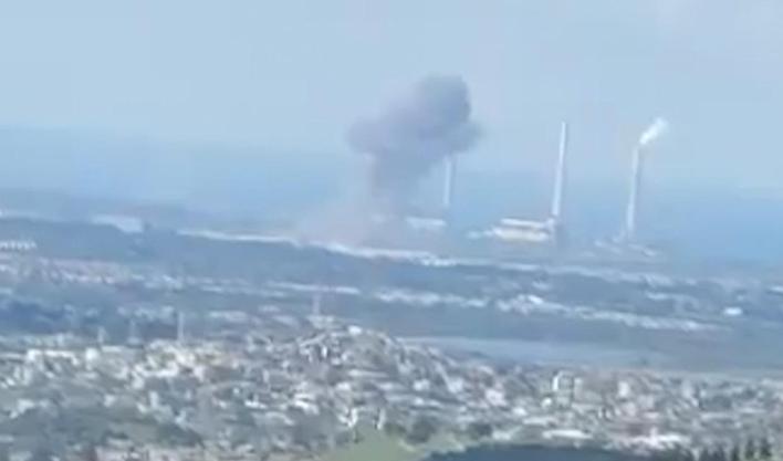 İran misillemesinin ardından İsrail'in Rabin Elektrik Santrali çevresinden dumanlar yükseldi