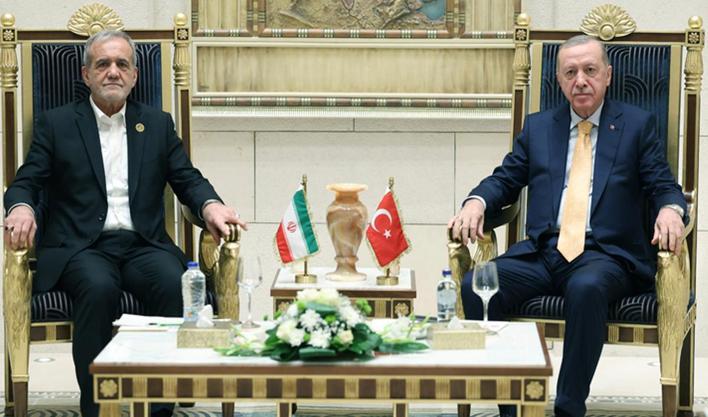 Türkiye'den müzakerelerde “aktif rol” mesajı: Cumhurbaşkanı Erdoğan ve Pezeşkiyan arasında kritik görüşme