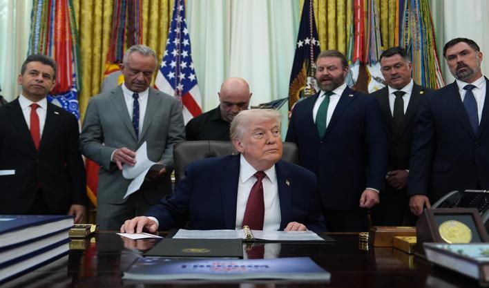 ABD, İran gemisini vurdu... Hürmüz'de gerilim tırmanıyor