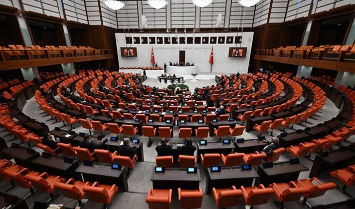 TBMM'de kabul edildi: Sosyal medyaya ve doğum iznine yeni düzenleme yasalaştı